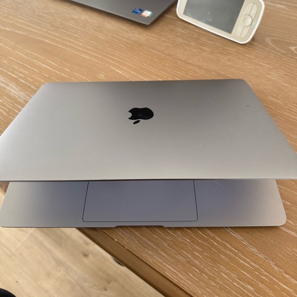 2018 MacBook Air 13inch - Picture 1 of 4